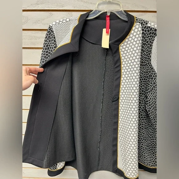 Elegant Black and White Women's Blazer - Picture 5 of 6